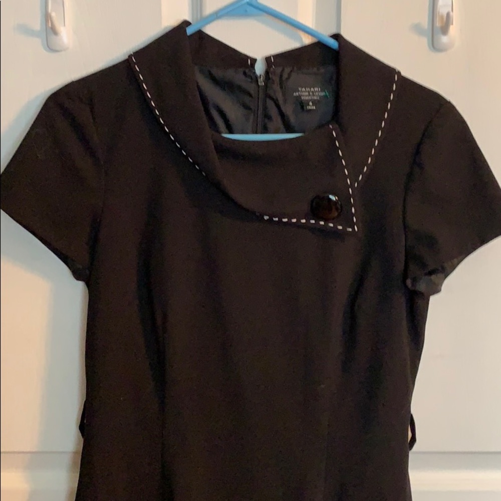 Tahari black dress sz 4, stunning collar, sleek